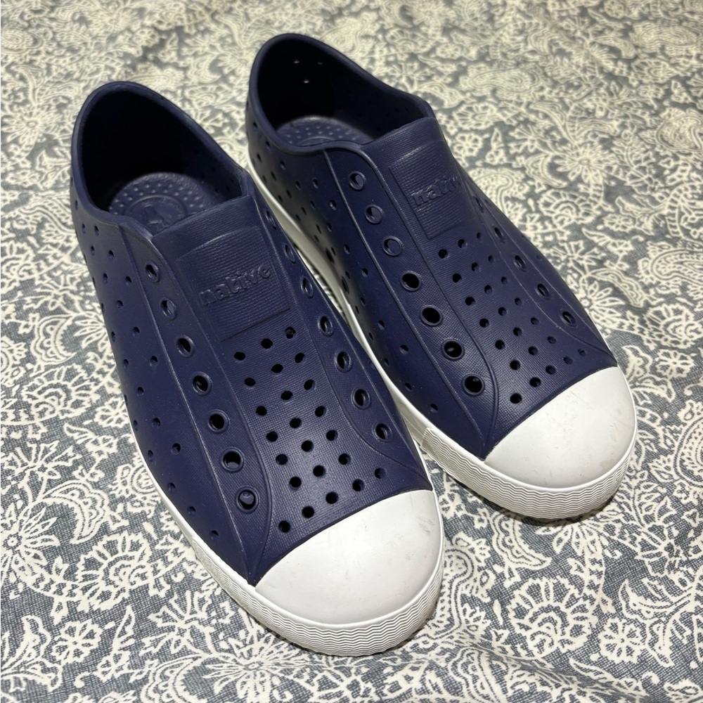 Native Kids Jefferson Slip-On Sneakers in Navy and White